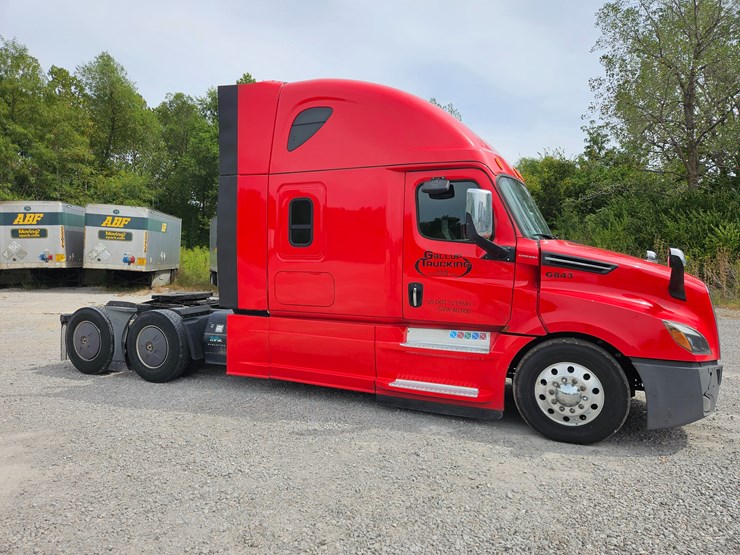 2019-freightliner-cascadia-126-image-24