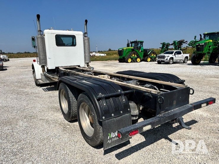 1986-peterbilt-359-image-12