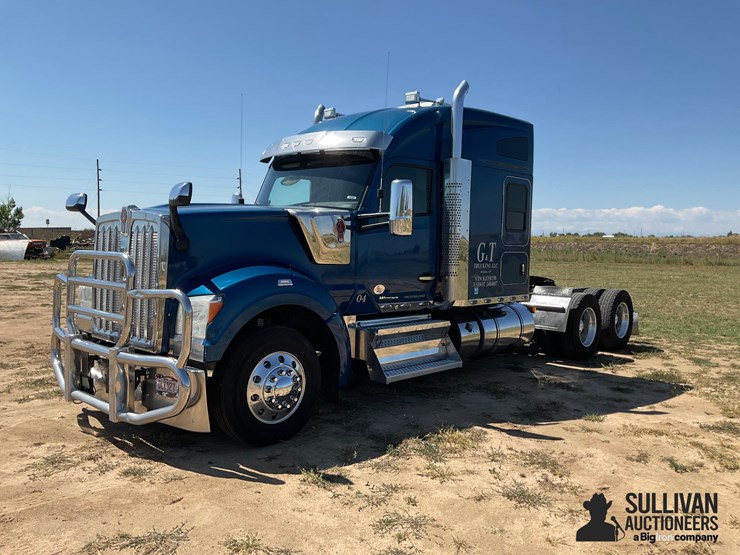 2019-kenworth-w990-image-1
