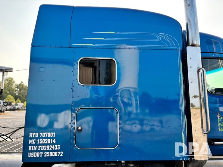 2015-peterbilt-579-image-52