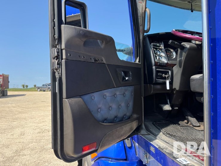 2013-kenworth-t660-image-53