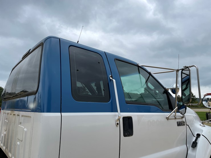 2001-ford-f750-image-19