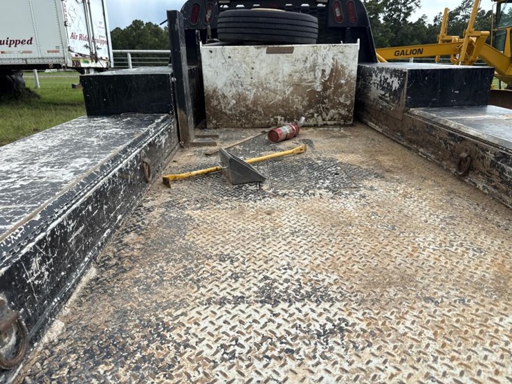 2020-ford-f550-image-23