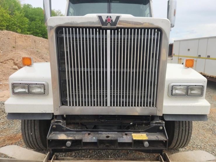 2019-western-star-4900sf-image-35
