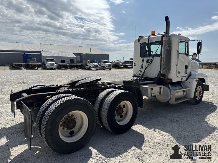 1998-freightliner-fld120-image-5