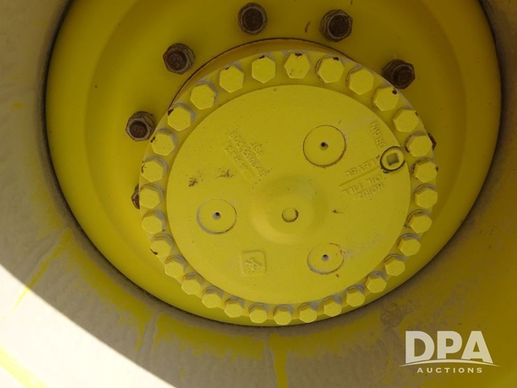 2020-john-deere-f4365-image-61