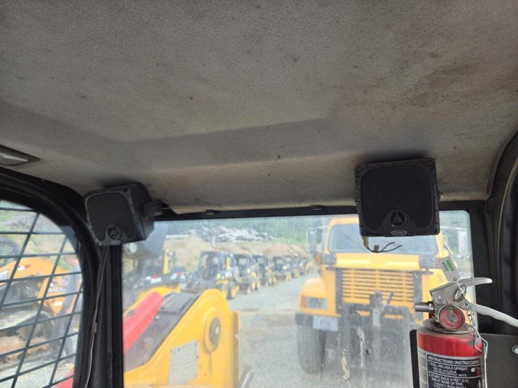 2010-jcb-180-image-50