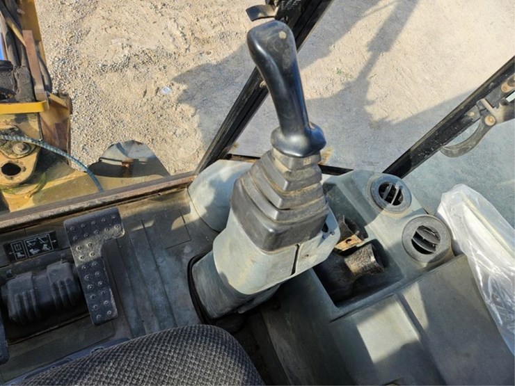 caterpillar-430d-image-47