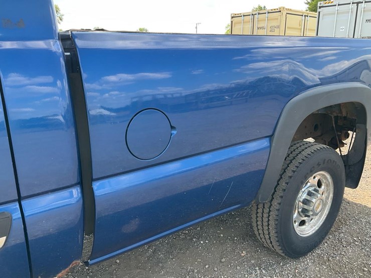 2004-chevrolet-k2500-image-29