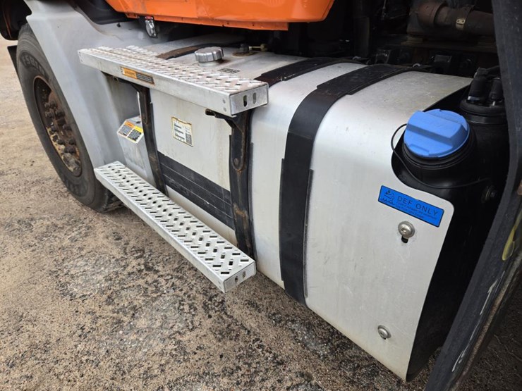 2015-mack-granite-gu813-image-25