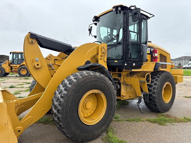 2016-caterpillar-938m-image-2