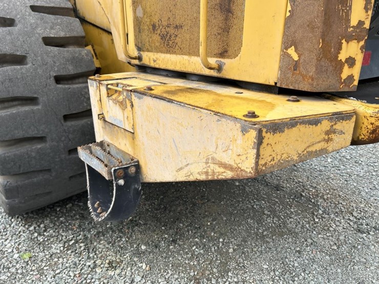 2014-deere-824k-image-34