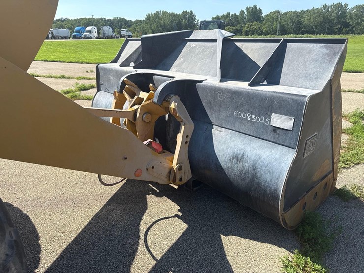 2023-caterpillar-930m-image-10