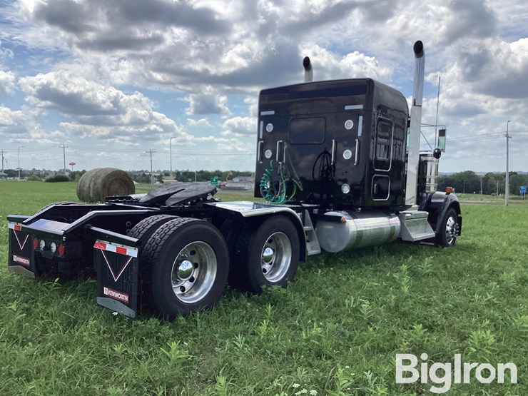 2024-kenworth-w900l-image-5