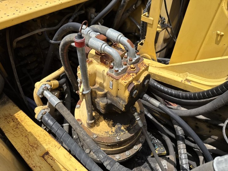 2015-komatsu-pc490-lc-11-image-39