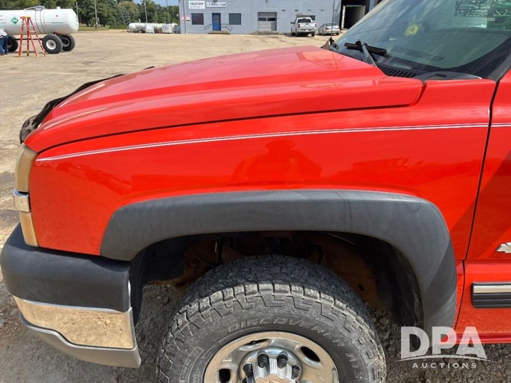 2004-chevrolet-2500hd-image-21
