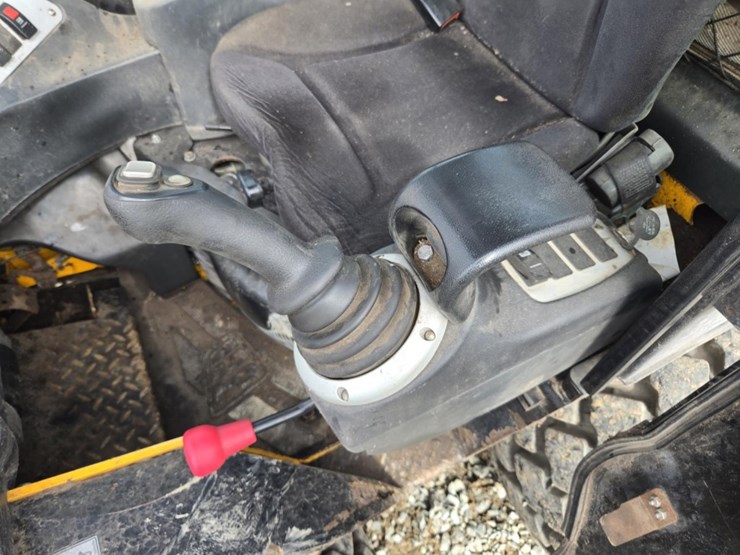 2010-jcb-180-image-42
