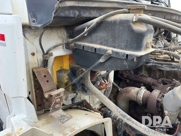 2000-freightliner-fl70-image-67