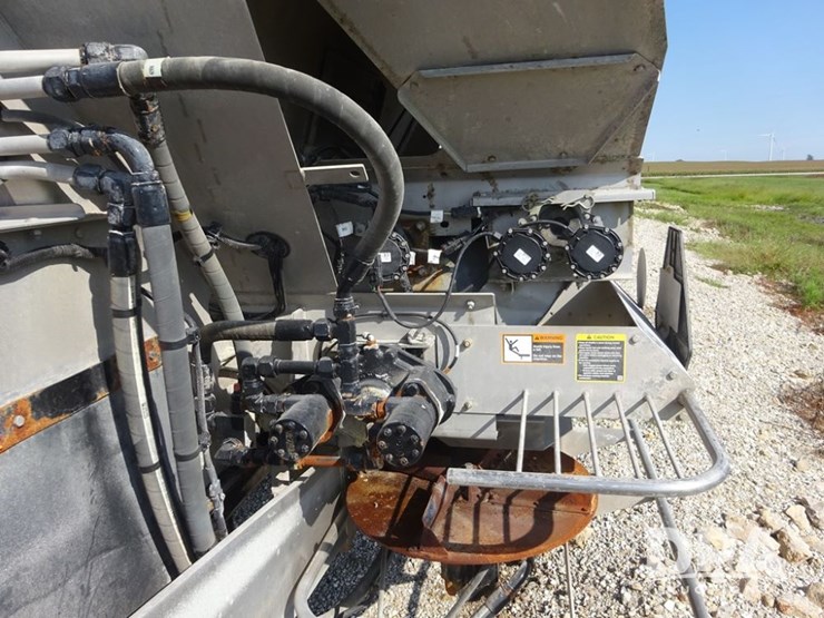 2021-john-deere-f4365-image-29