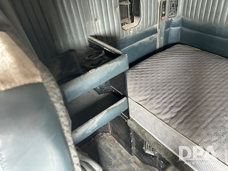 1999-kenworth-t600-image-56