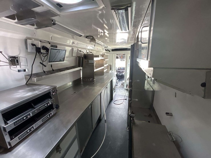 2022-mercedes-benz-sprinter-4500-image-31