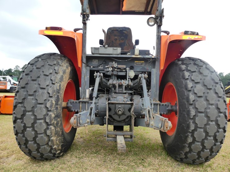 2012-kubota-m108s-image-5