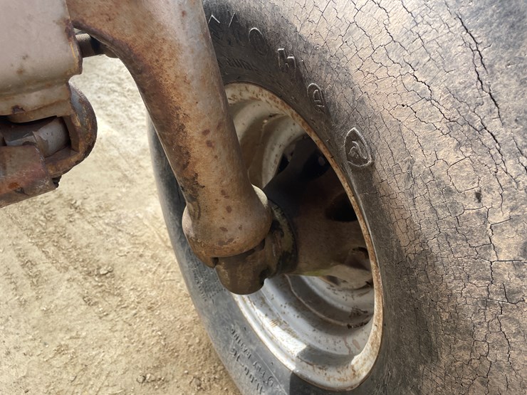massey-ferguson-2705-image-61