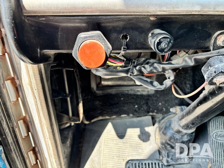 1986-peterbilt-359-image-86
