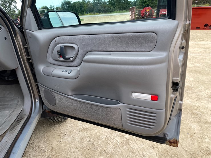 1999-gmc-2500-image-39