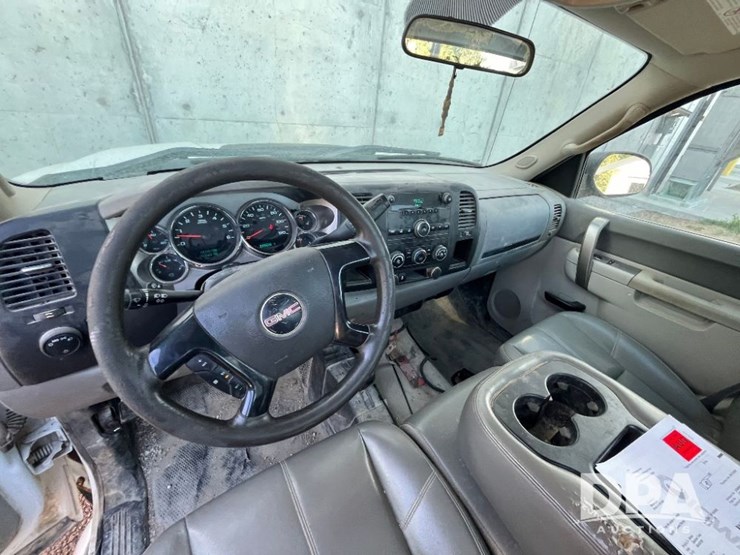 2012-gmc-3500hd-image-41