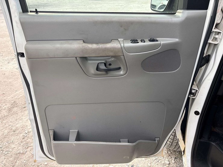 2008-ford-cargo-image-13