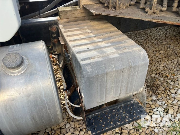 2005-caterpillar-10-image-51