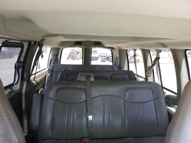 2003-chevrolet-express-2500-image-10