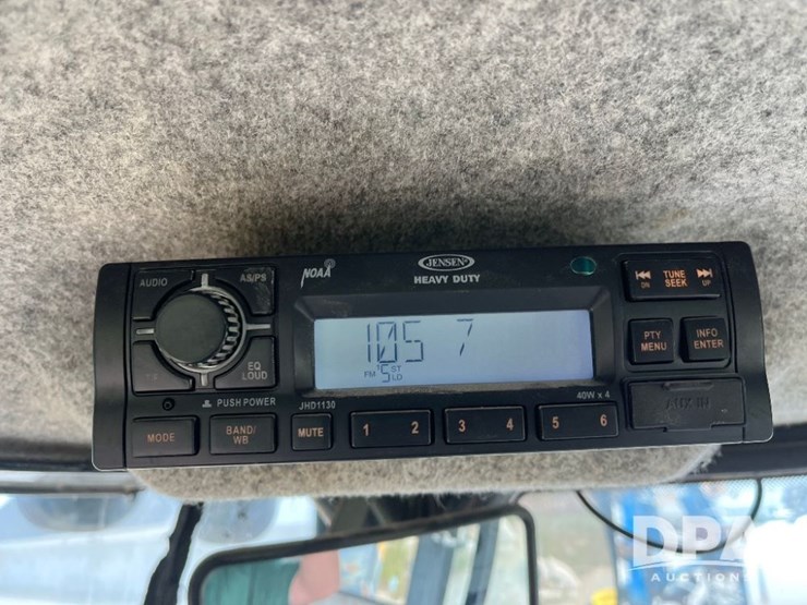 deere-444j-image-45