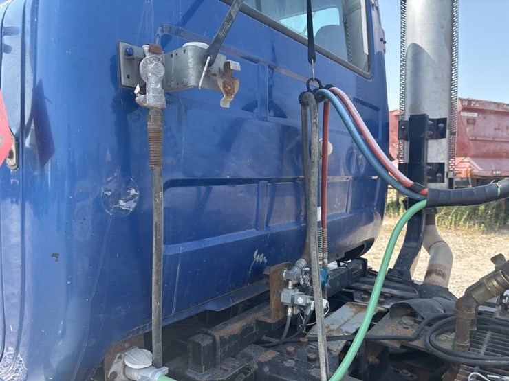 #1314-•-mack-day-cab-truck-tractor-image-32