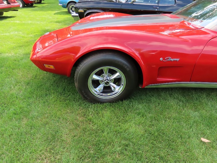 1976-chevrolet-corvette-stingray-image-2