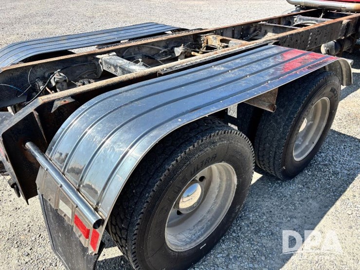 1993-peterbilt-377-image-44