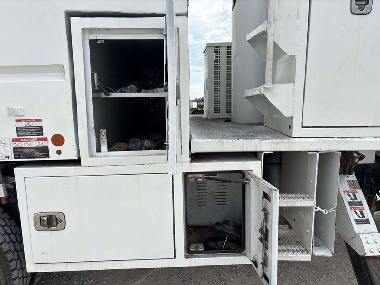 2018-international-durastar-4300-image-29