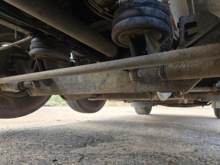 2015-mack-granite-gu813-image-55