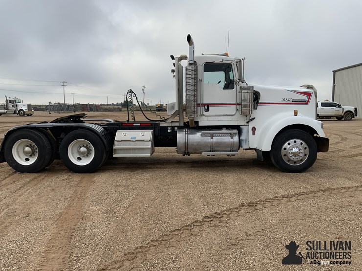2003-kenworth-w900-image-4