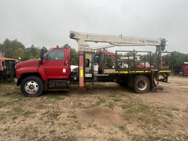 #1216-•-2007-chevrolet-crane-truck-image-2