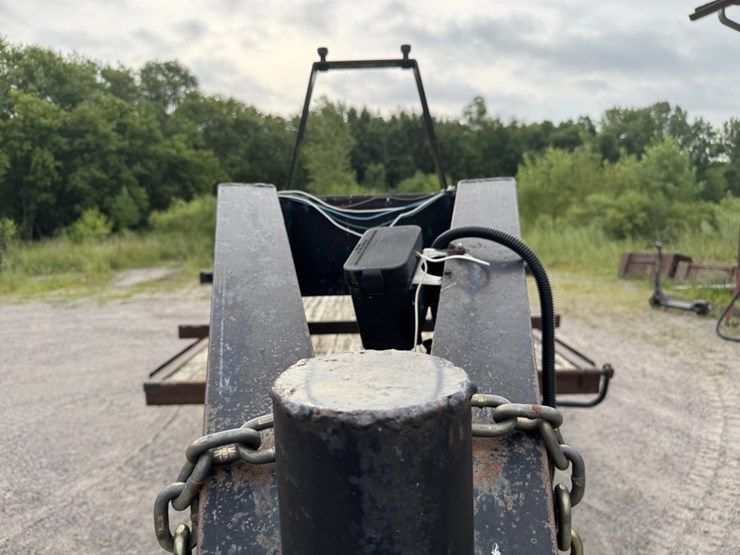 #1083-•-2001-delta-tandem-axle-gooseneck-trailer-image-11