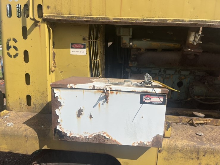 #2685-•-ingersoll-rand-xl1200-towable-air-compressor-image-39
