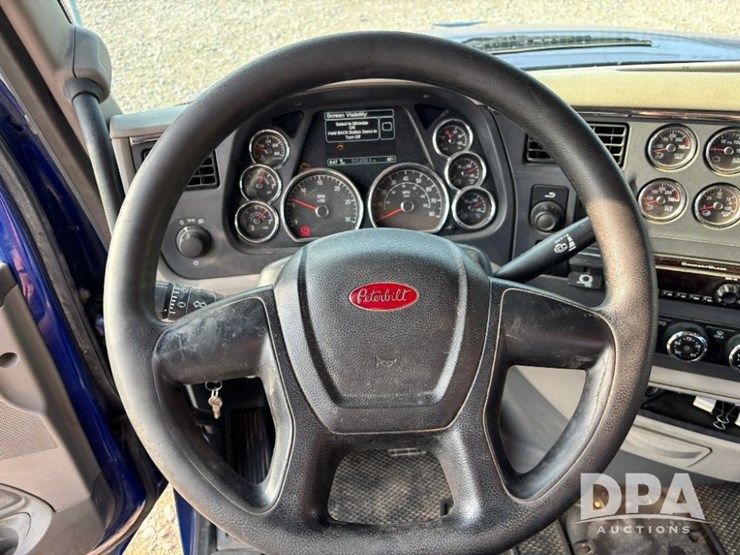 2019-peterbilt-567-image-91