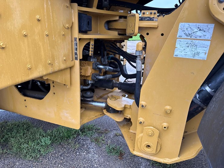 2016-caterpillar-938m-image-11