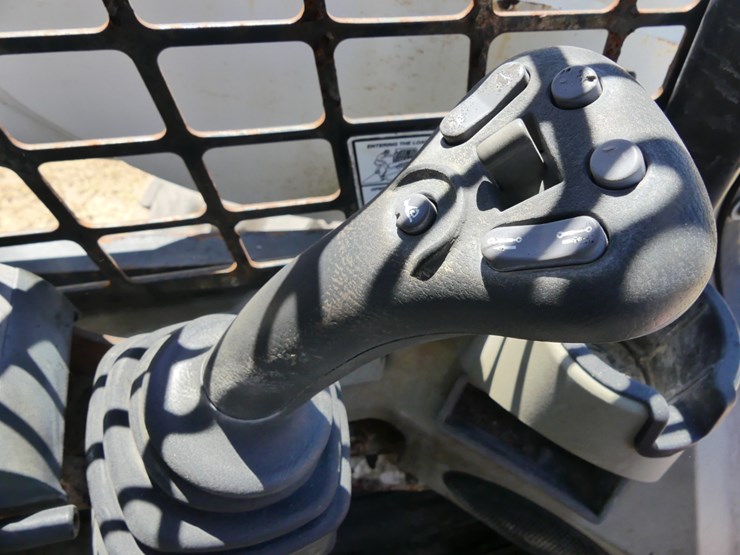 2012-bobcat-s850-image-14