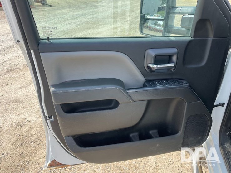 2015-gmc-2500-image-43