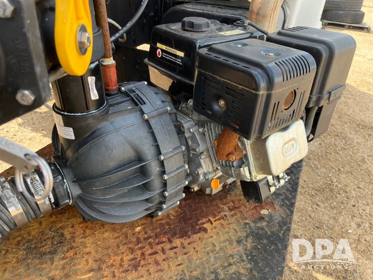 2000-freightliner-fl70-image-31