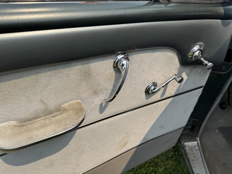 #1062-•-1949-buick-series-50-super-sedan-image-32