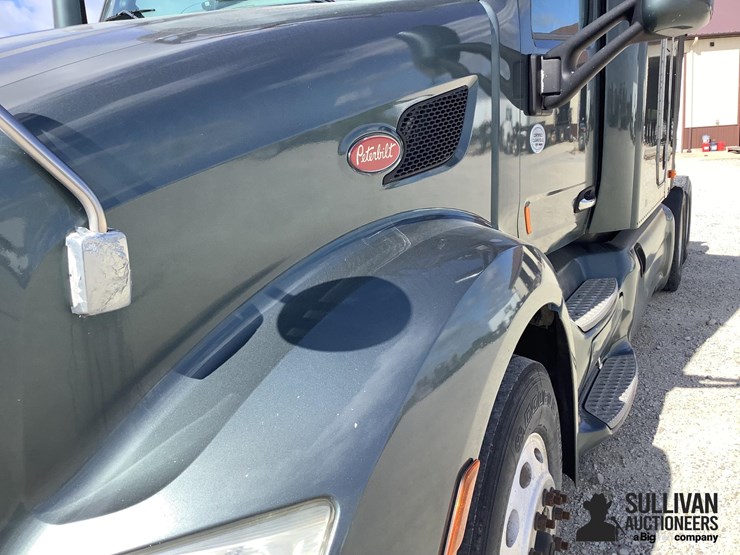 2015-peterbilt-579-image-18